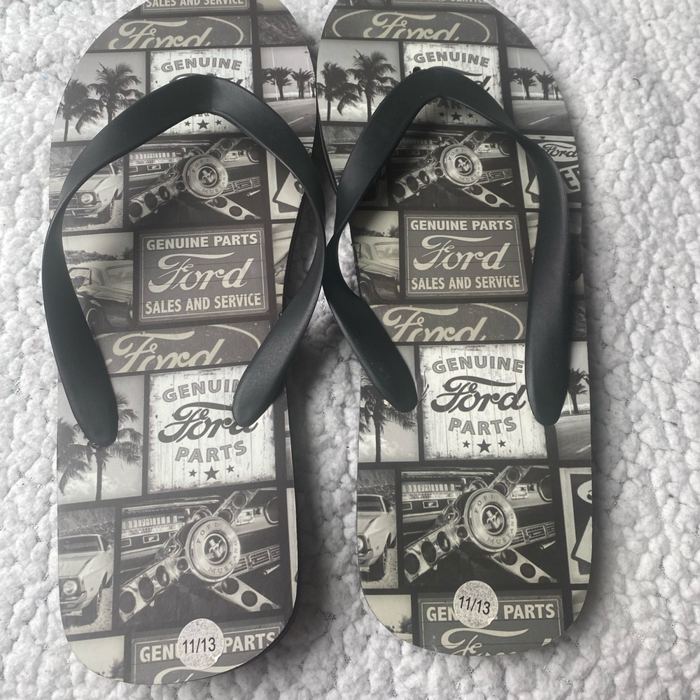 Men’s ford flip flops new